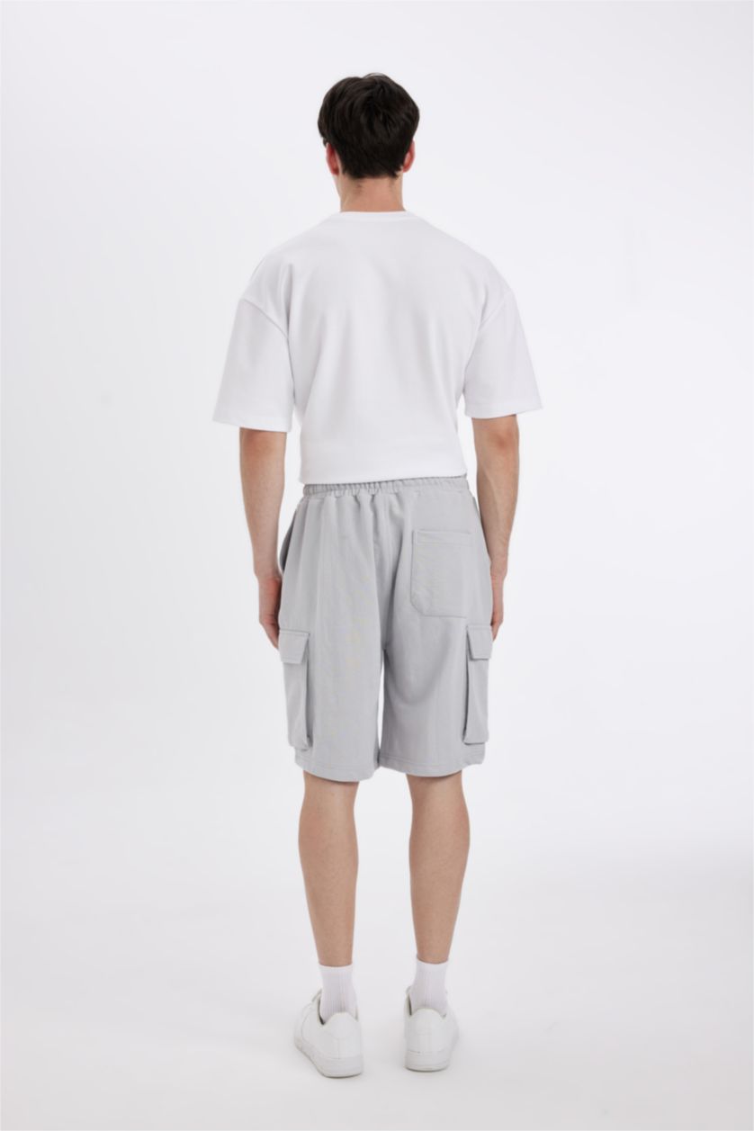 رجال رمادي فاتح شورت كارجو قصة مريحة بجيب