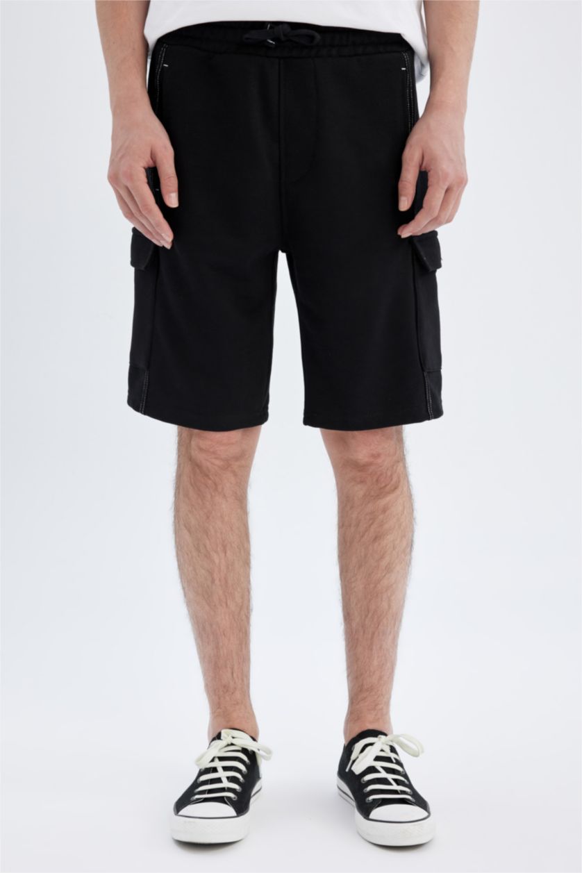 رجال أسود شورت قصة عادية بجيب