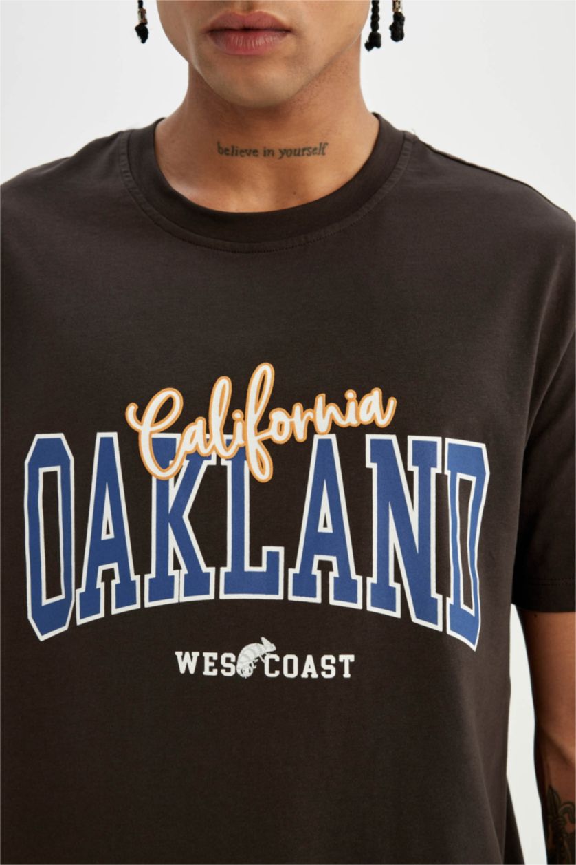 Erkek Kahve Regular Fit Bisiklet Yaka Baskılı Kısa Kollu Tişört