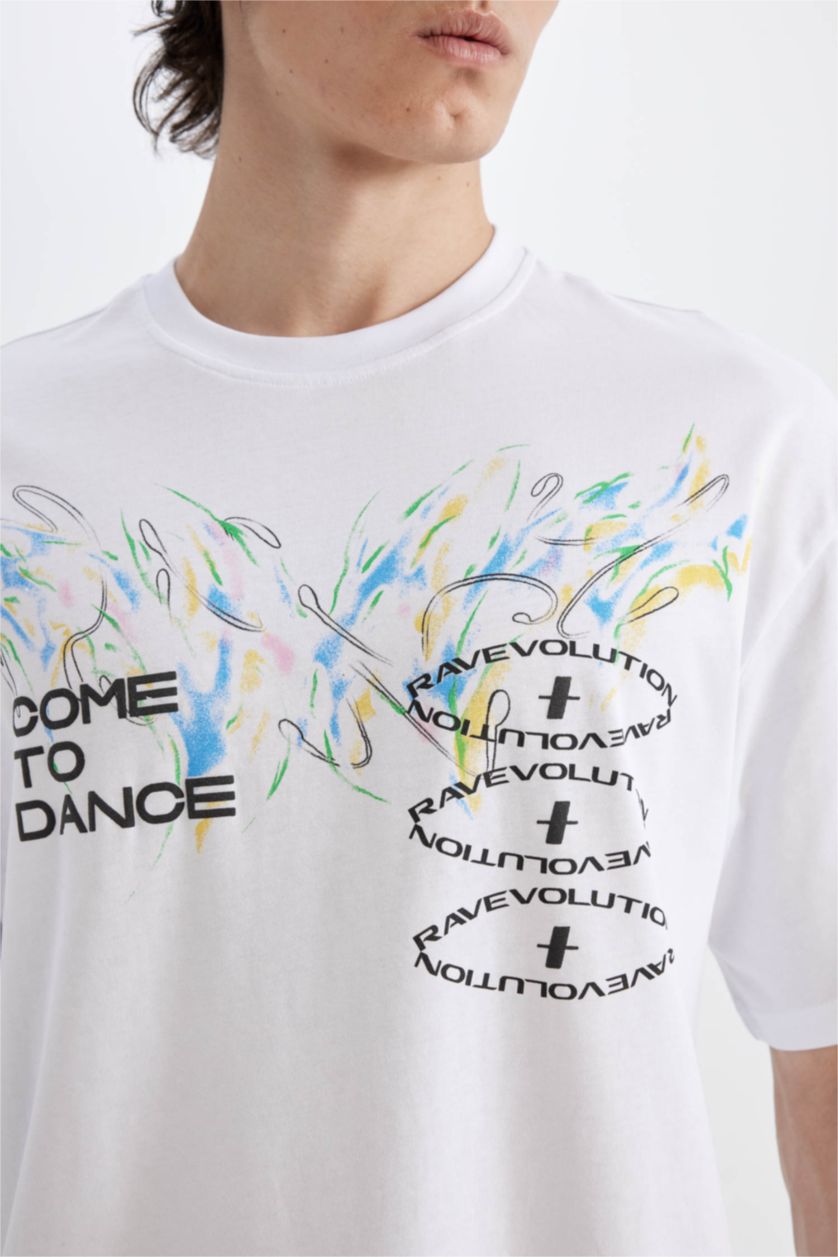 رجالي أبيض تيشيرت نص كم قصة مريحة برقبة مستديرة وطبعة من الخلف