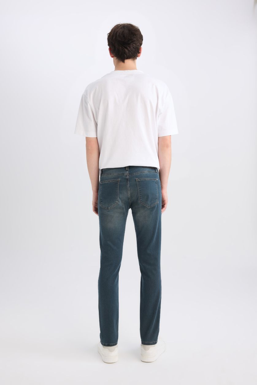 رجال أخضر غامق بنطرون جينز بيدرو سليم فيت