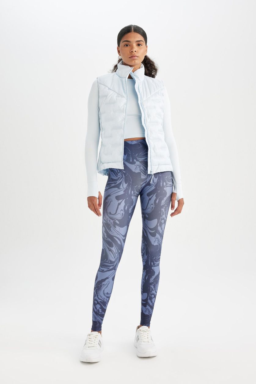 Kadın Açık Mavi Su İtici Kapitone Astarlı Fermuarlı Cepli Sporcu Yelek