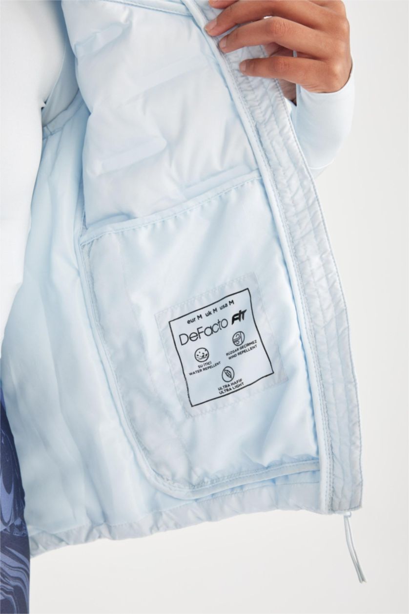 Kadın Açık Mavi Su İtici Kapitone Astarlı Fermuarlı Cepli Sporcu Yelek