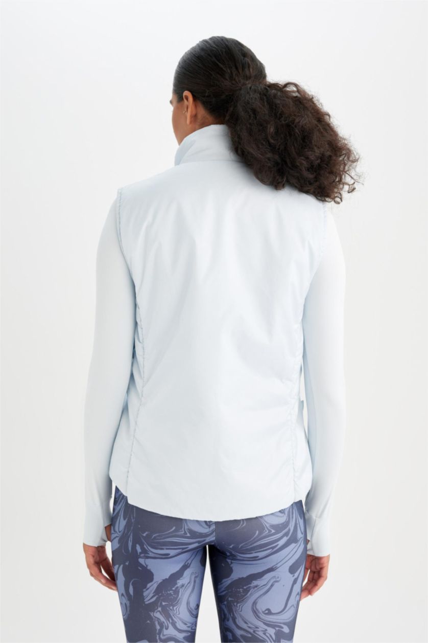 Kadın Açık Mavi Su İtici Kapitone Astarlı Fermuarlı Cepli Sporcu Yelek