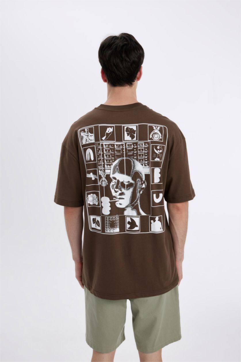 Erkek Kahve Comfort Regular Fit Rahat Kalıp Bisiklet Yaka Sırt Baskılı Kısa Kollu Tişört