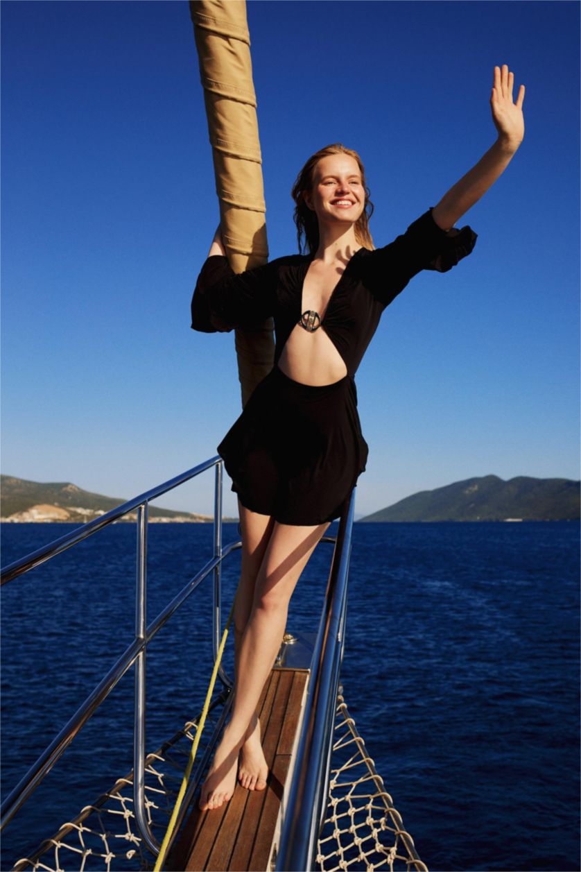 Kadın Siyah Declara x DeFacto Uzun Kollu Mini Dekolteli Plaj Elbisesi