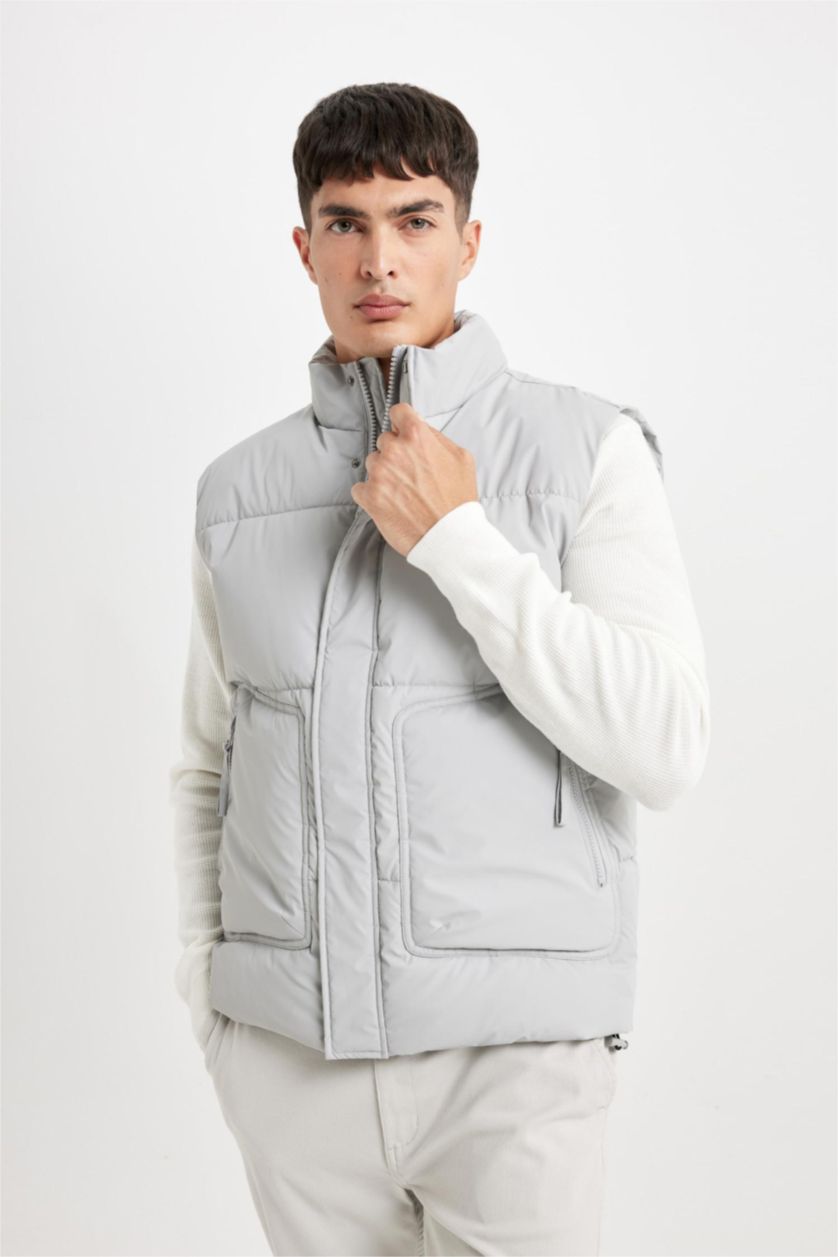 Erkek Gri Su İtici Regular Fit Dik Yaka Fermuarlı İç Cepli Mevsimlik Şişme Yelek