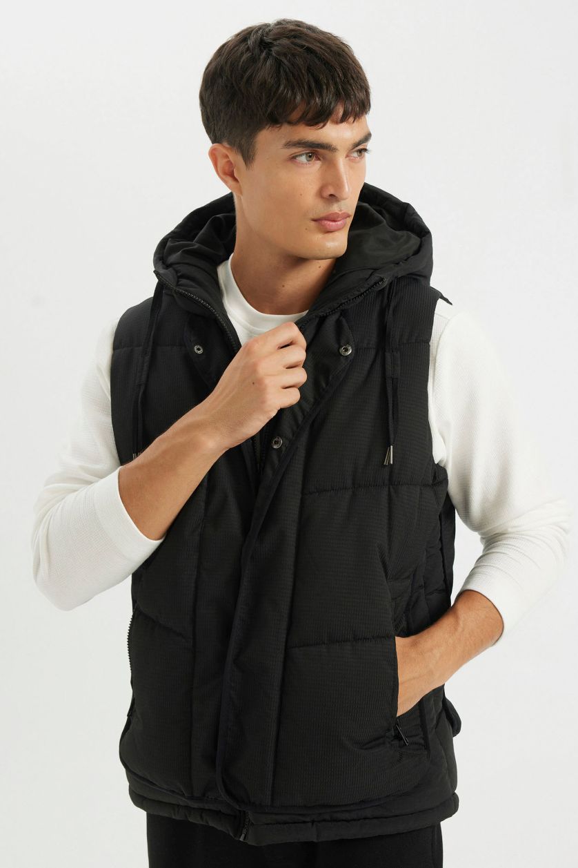 MAN Black Regular Fit Hooded Zippered Snap Closure Pocket Puffer Vest