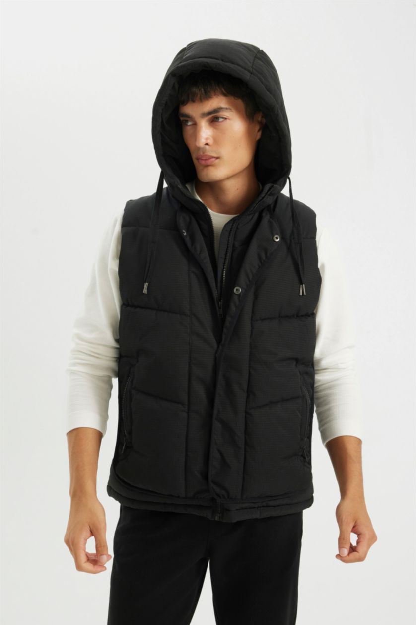 MAN Black Regular Fit Hooded Zippered Snap Closure Pocket Puffer Vest