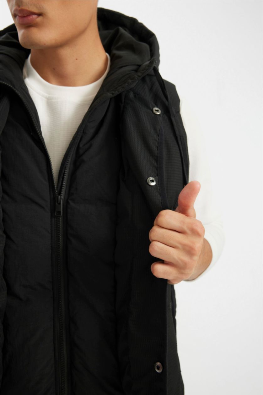 MAN Black Regular Fit Hooded Zippered Snap Closure Pocket Puffer Vest