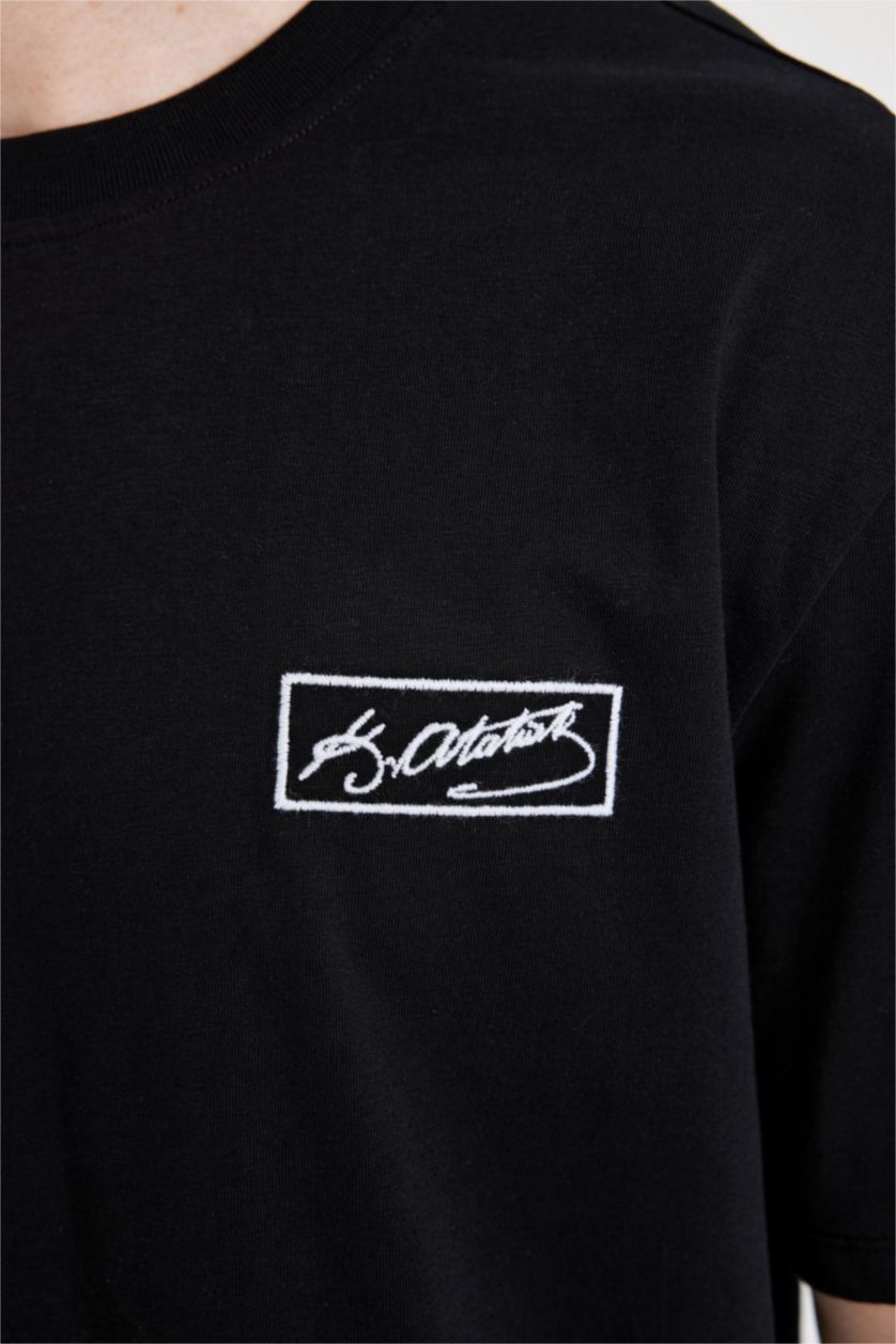 Erkek Siyah 29 Ekim Cumhuriyet Bayramı Regular Fit Bisiklet Yaka Atatürk Baskılı Kısa Kollu Tişört