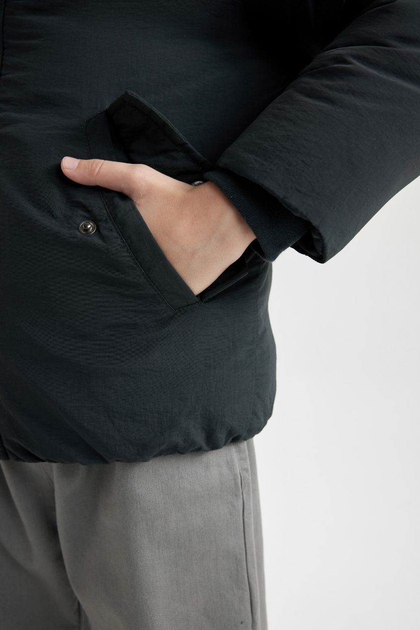 Erkek Çocuk - Genç Erkek Koyu Yeşil Çıkarılabilir Suni Kürk Yaka Kapüşonlu Fermuarlı Çıtçıtlı Cepli Mont Erkek Çocuk