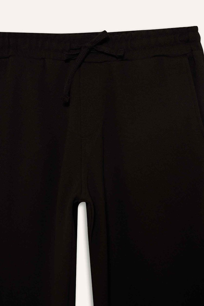 رجال بني بنطلون قصة عادية وورجل عادية