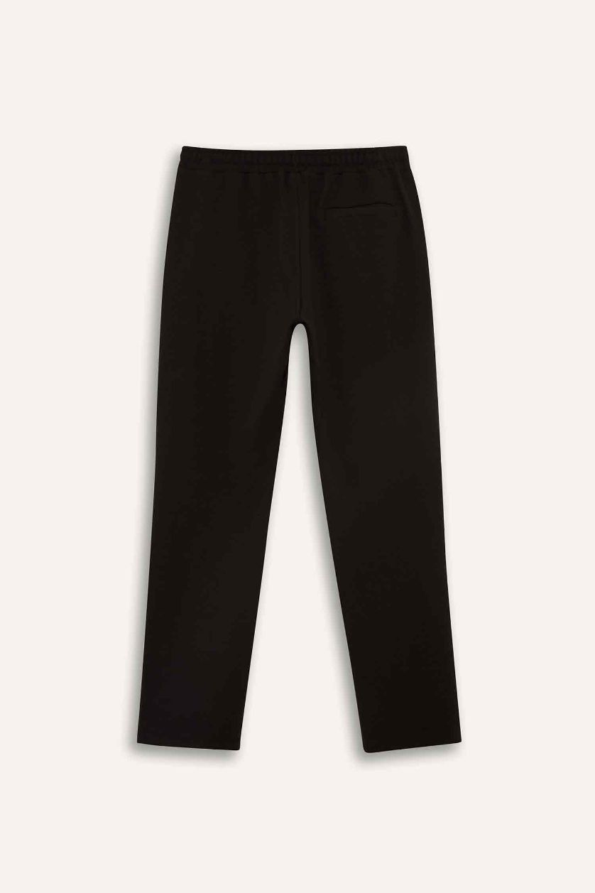 رجال بني بنطلون قصة عادية وورجل عادية