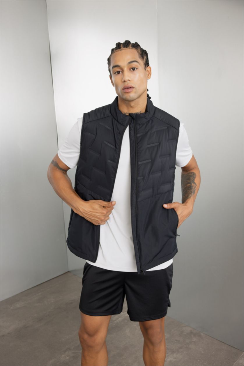 Erkek Siyah Su İtici Kapitone Regular Fit Dik Yaka Fermuarlı Cepli Şişme Yelek