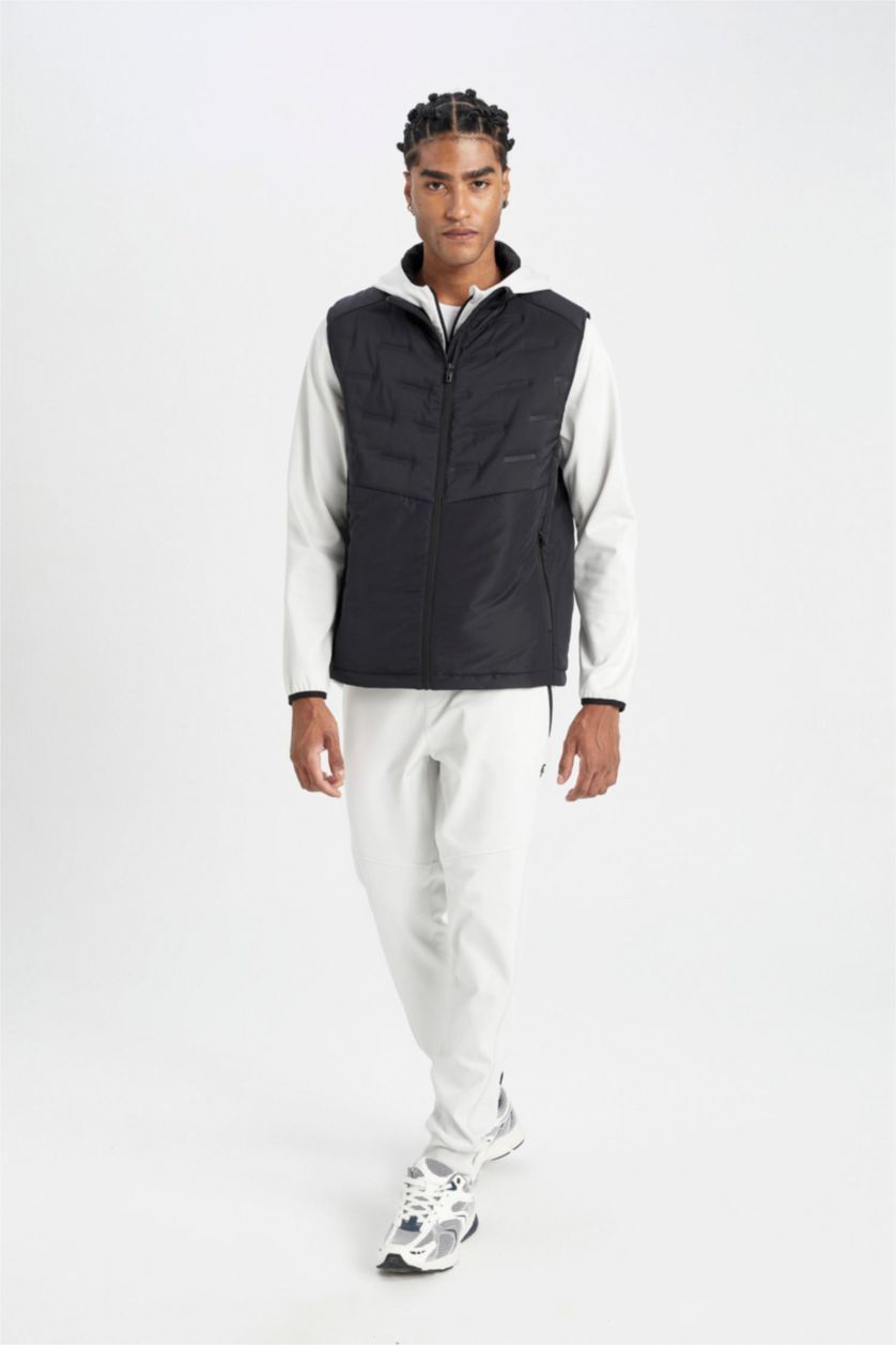 Erkek Siyah Su İtici Kapitone Regular Fit Dik Yaka Fermuarlı Cepli Şişme Yelek