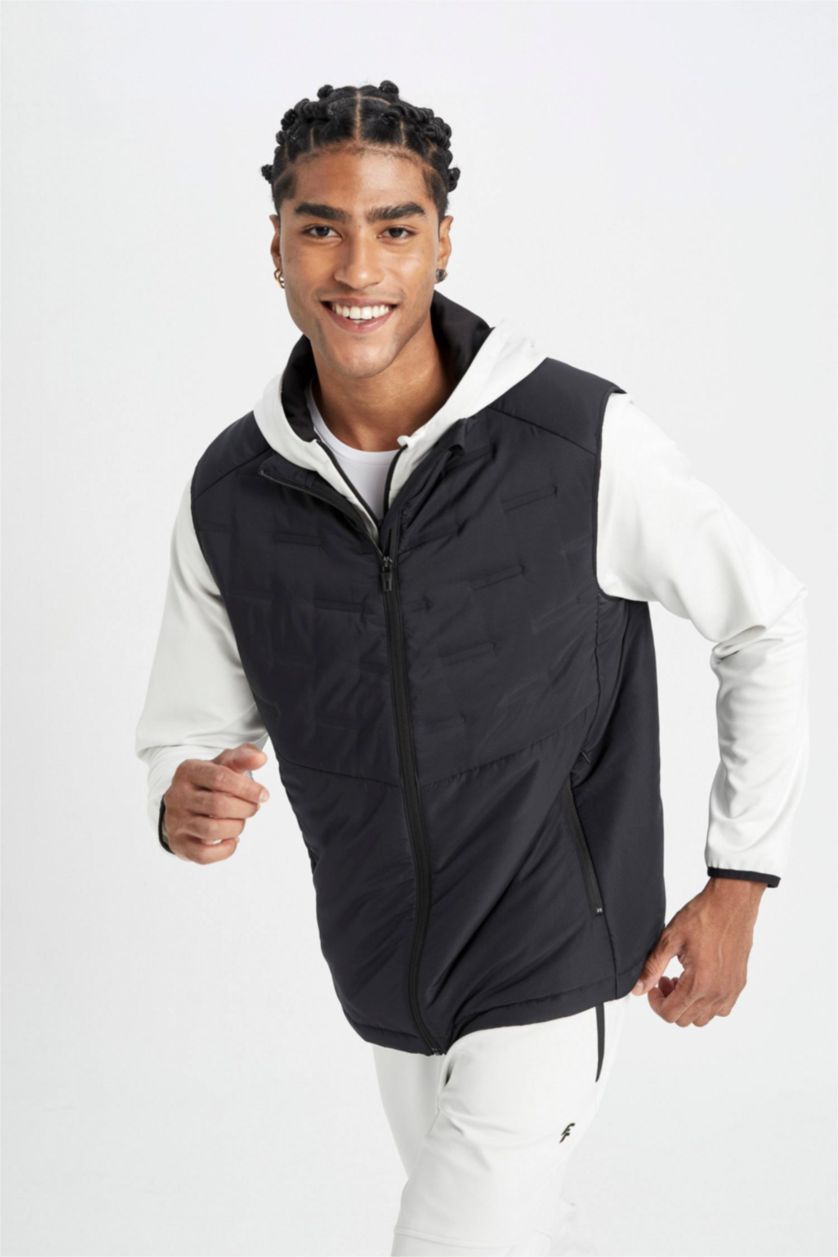 Erkek Siyah Su İtici Kapitone Regular Fit Dik Yaka Fermuarlı Cepli Şişme Yelek