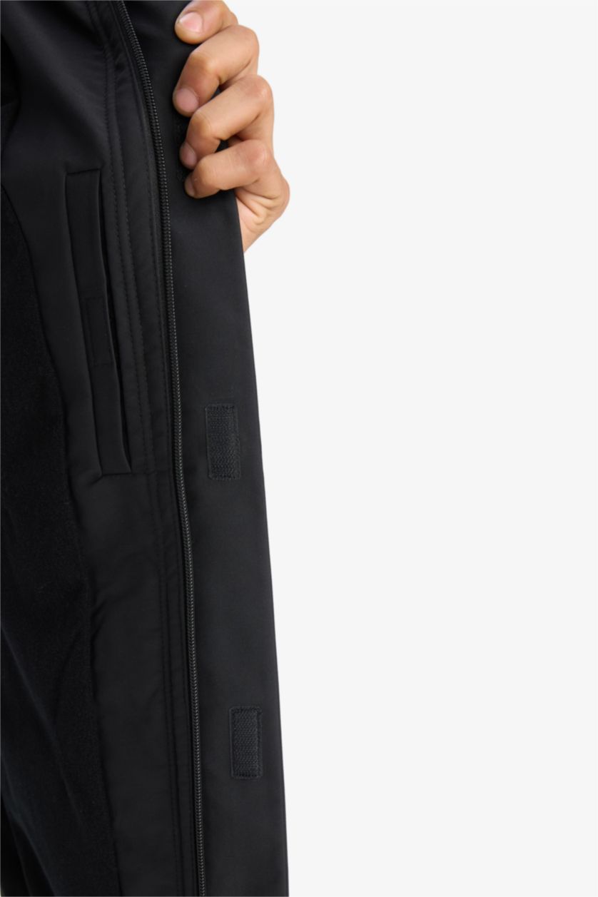 Мужчины Черный Водоотталкивающий дождевик DeFactoFit Regular Fit с капюшоном и молнией