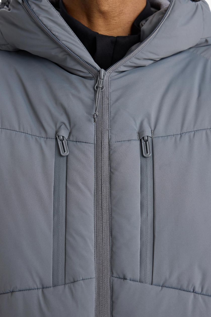 Erkek Koyu Gri Su İtici Regular Fit Kapüşonlu Rüzgar Geçirmez Fermuarlı Mont