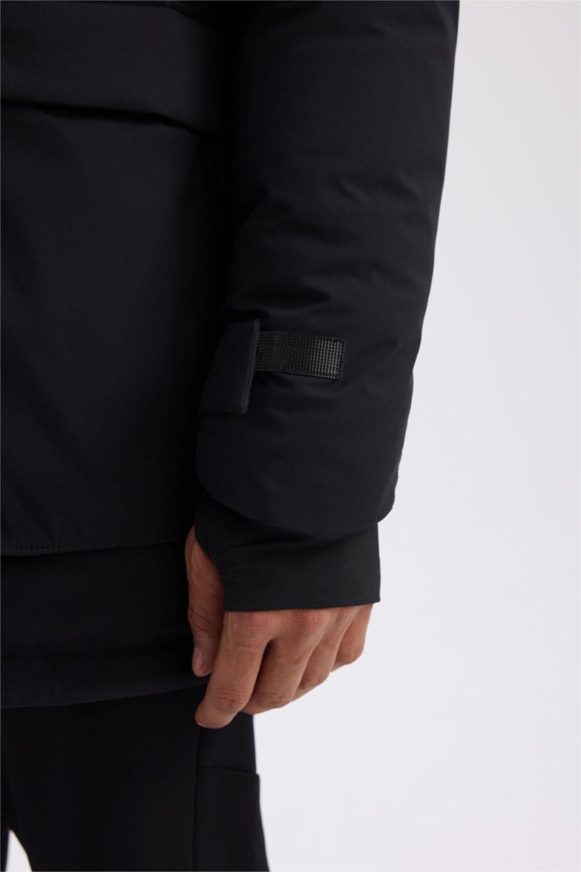 Erkek Siyah Su İtici Regular Fit Kapüşonlu Rüzgar Geçirmez Parka Mont