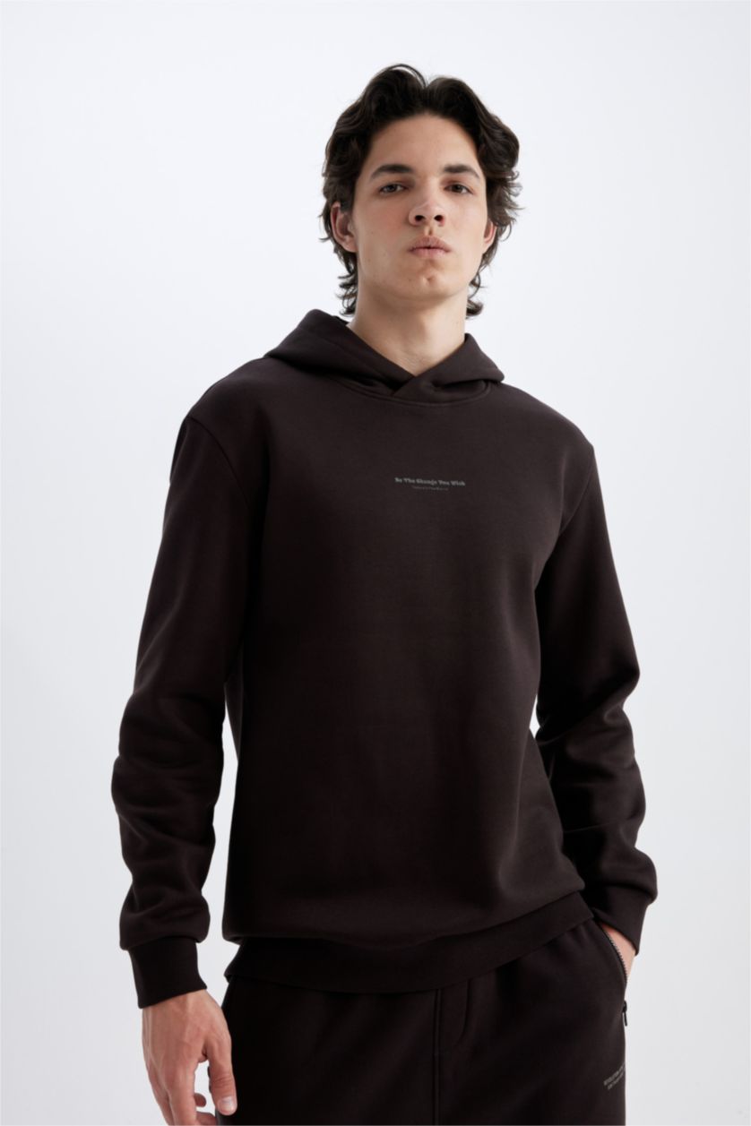Erkek Kahve Regular Fıt Kapüşonlu Baskılı Sweatshirt