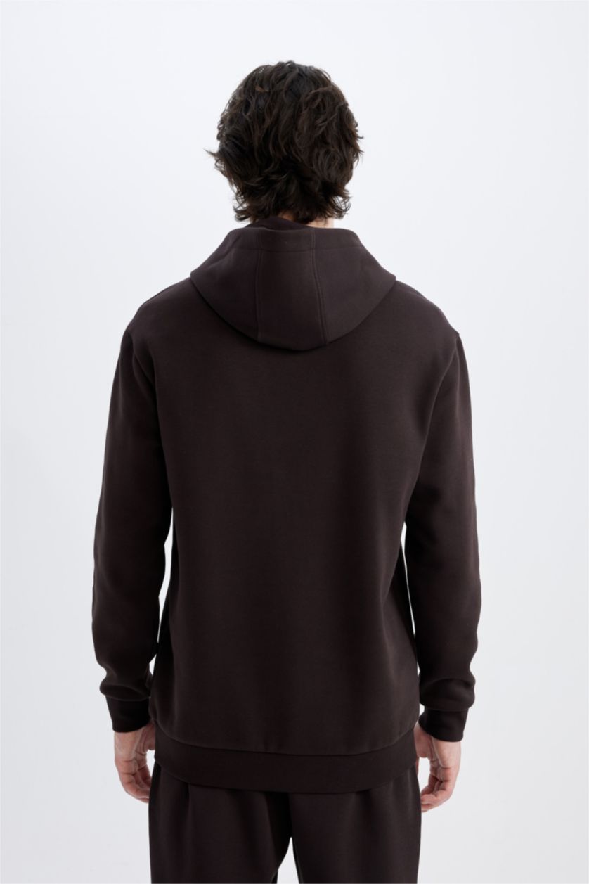 Erkek Kahve Regular Fıt Kapüşonlu Baskılı Sweatshirt