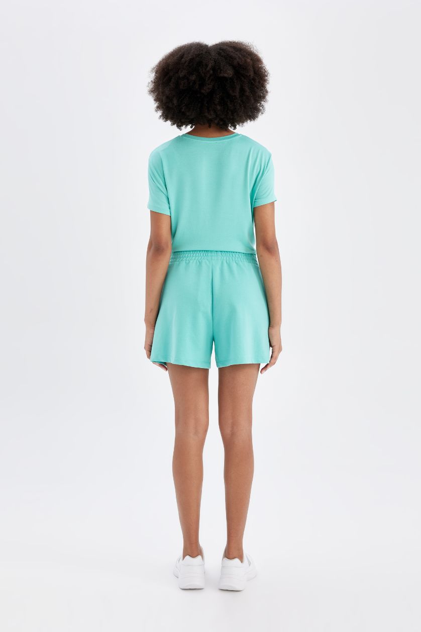 Kadın Açık Yeşil Oversize Geniş Kalıp Kısa Paça Sporcu Şort