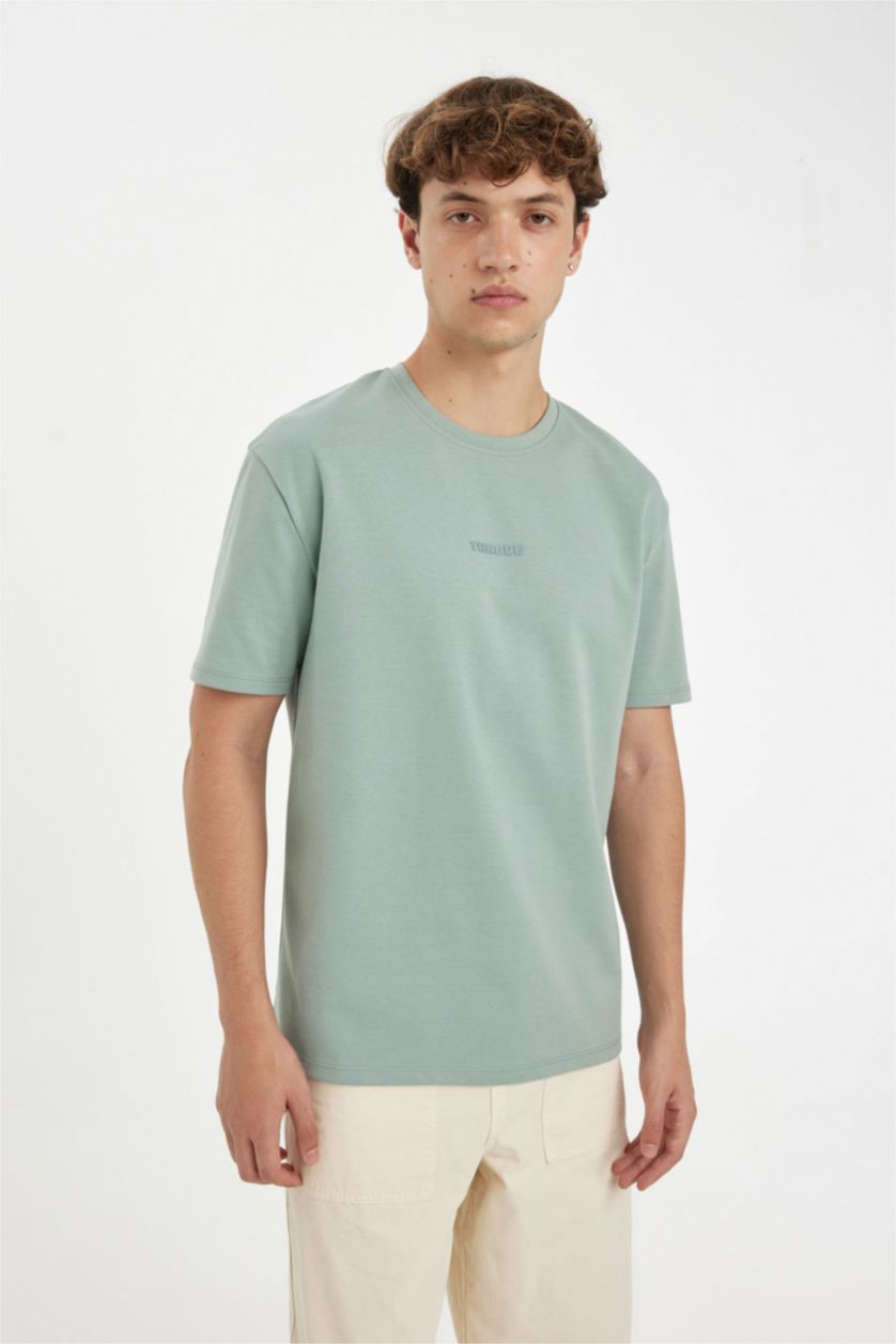 MAN Light Grey Regular Fit Crew Neck Printed Heavy Fabric T-Shirt