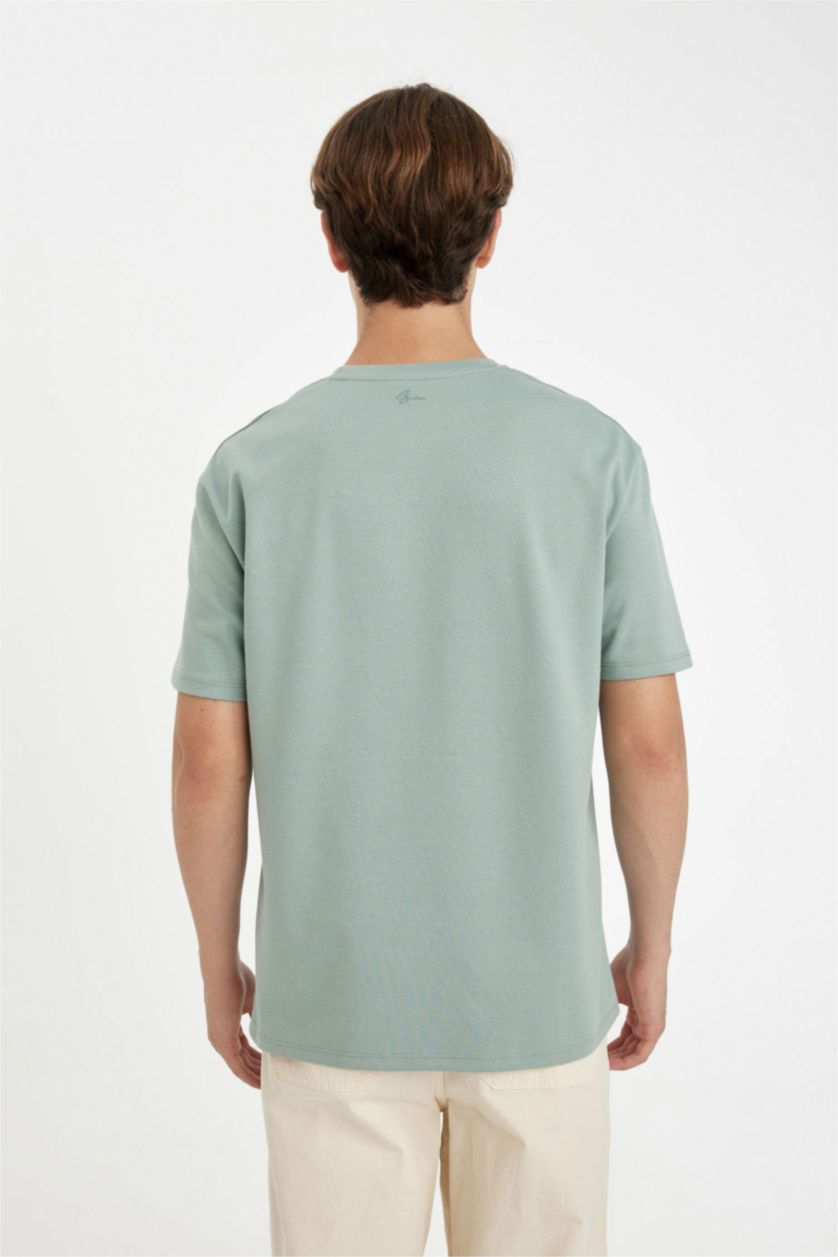 MAN Light Grey Regular Fit Crew Neck Printed Heavy Fabric T-Shirt