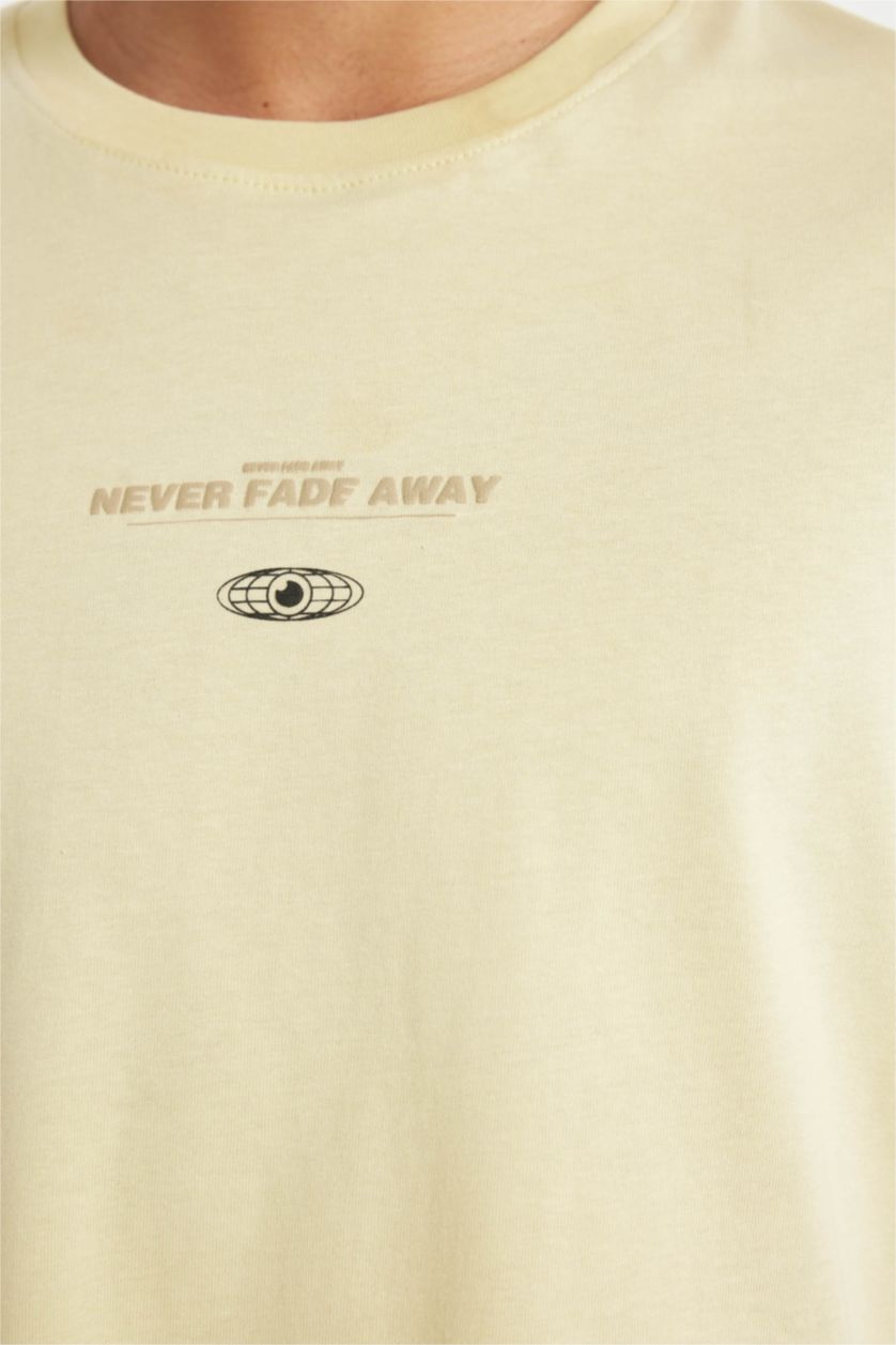 Erkek Açık Yeşil %100 Pamuk Comfort Regular Fit Rahat Kesim Bisiklet Yaka Sırt Baskılı Kısa Kollu Tişört