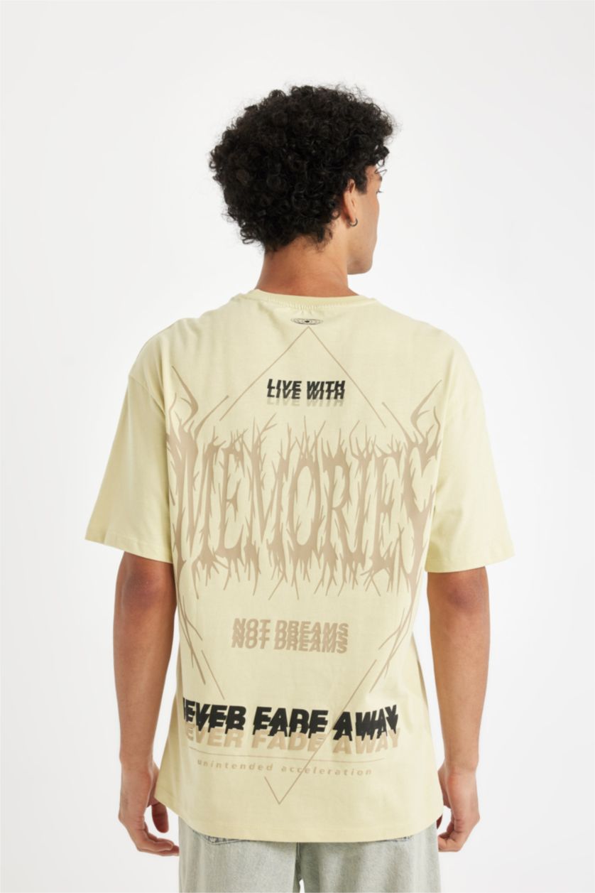 Erkek Açık Yeşil %100 Pamuk Comfort Regular Fit Rahat Kesim Bisiklet Yaka Sırt Baskılı Kısa Kollu Tişört