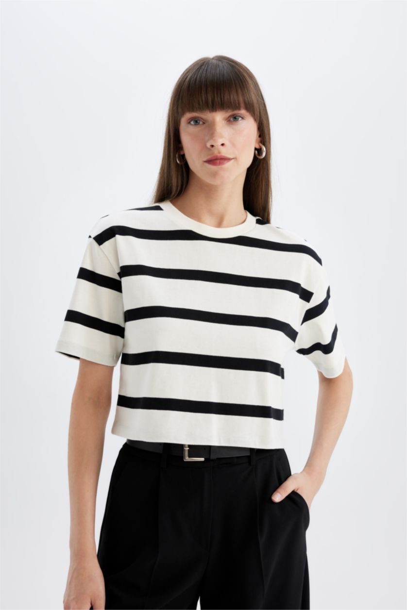 FEMME Noir T-shirt à manches courtes Coupe boxy
