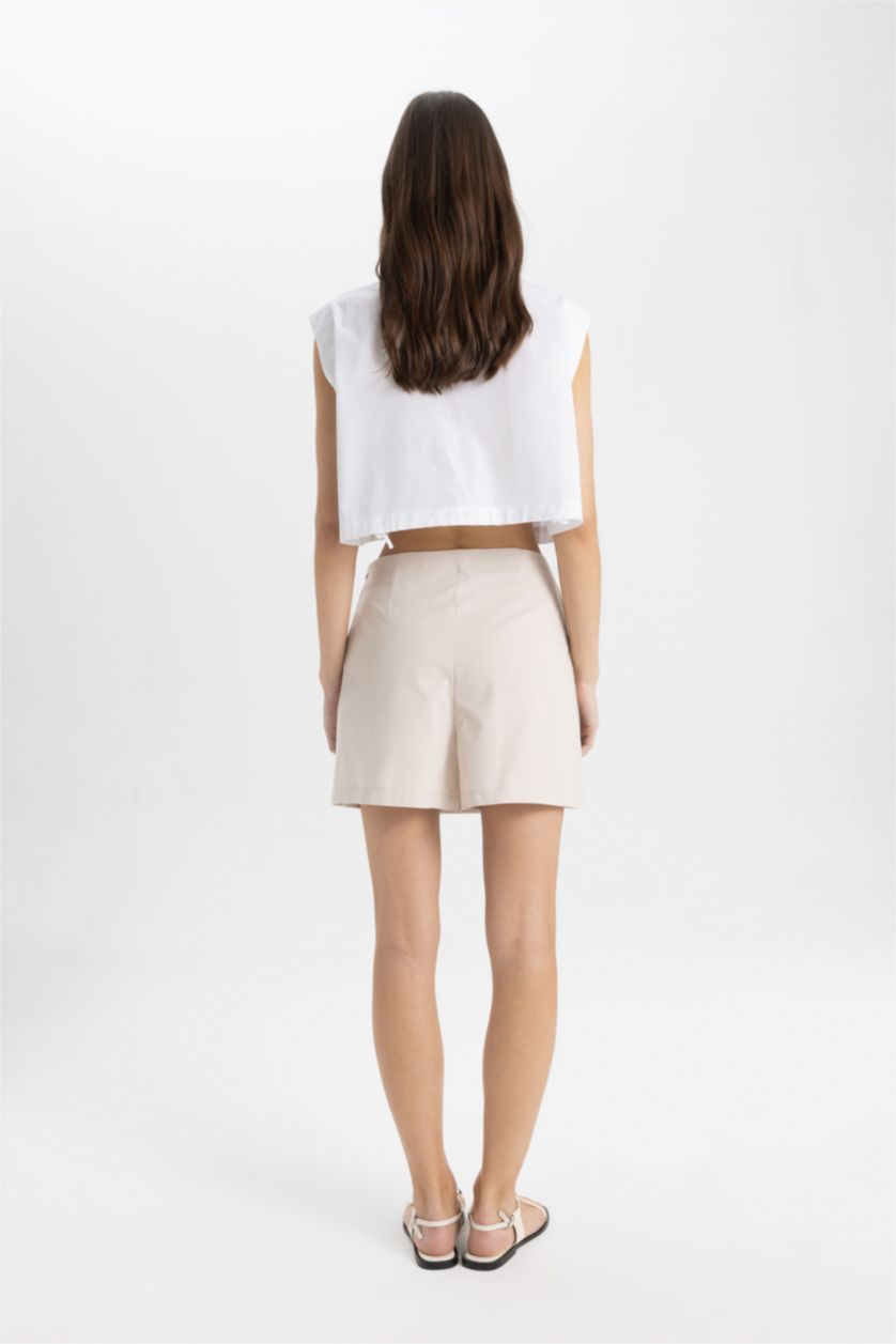 حريمي بيج فاتح جيب شورت كارجو بجيب وخصر عالي