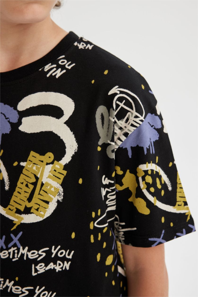 Erkek Çocuk - Genç Erkek Siyah Oversize Geniş Kalıp Bisiklet Yaka Desenli Kısa Kollu Tişört Erkek Çocuk