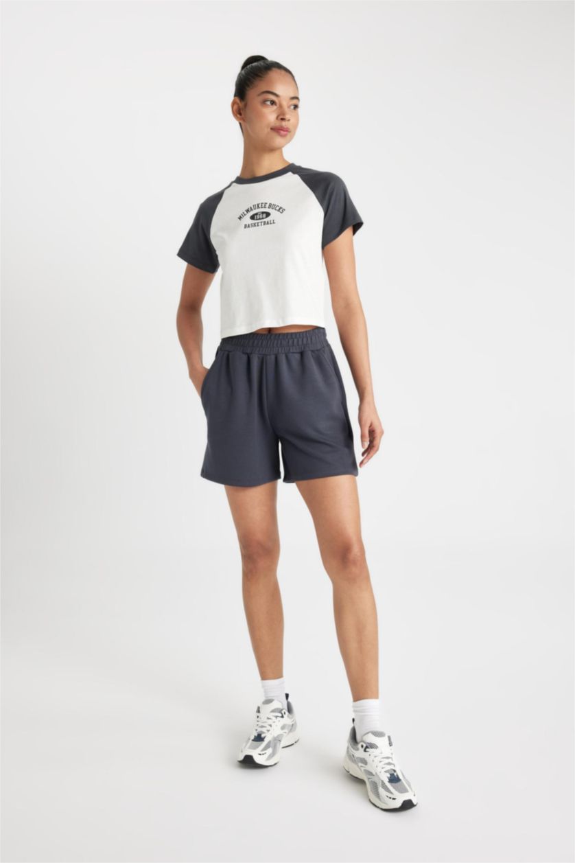 نساء بيج فاتح تيشيرت نص كم برقبة مستديرة من ميلووكي باكس