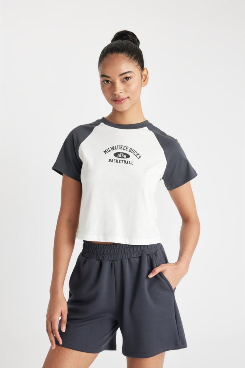 نساء بيج فاتح تيشيرت نص كم برقبة مستديرة من ميلووكي باكس