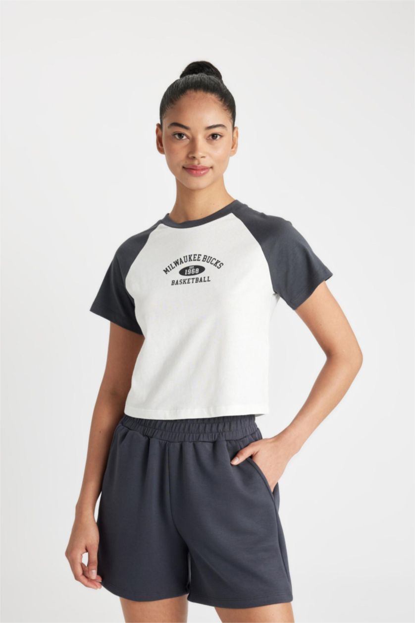 نساء بيج فاتح تيشيرت نص كم برقبة مستديرة من ميلووكي باكس