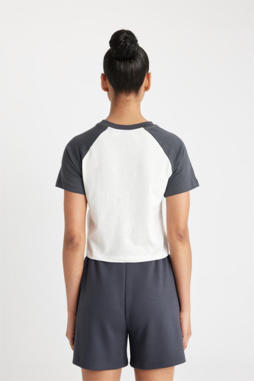 نساء بيج فاتح تيشيرت نص كم برقبة مستديرة من ميلووكي باكس