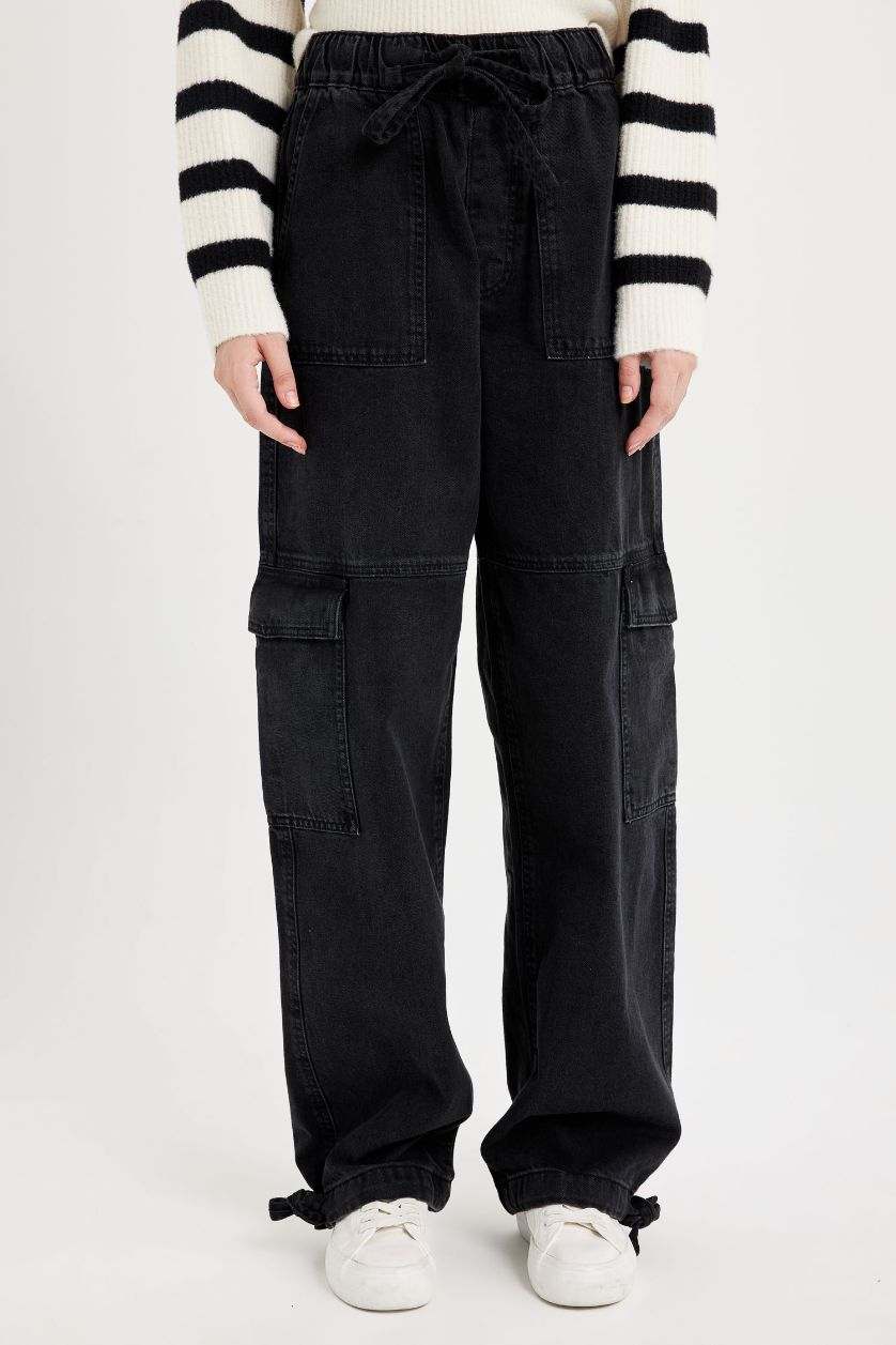 Kadın Siyah Jogger Yüksek Bel Kargo Cepli Bilek Boy Jean Pantolon