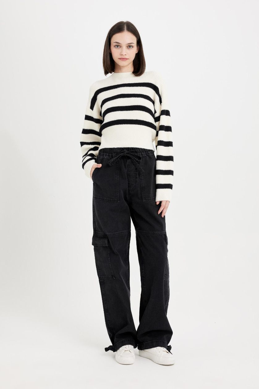 Kadın Siyah Jogger Yüksek Bel Kargo Cepli Bilek Boy Jean Pantolon