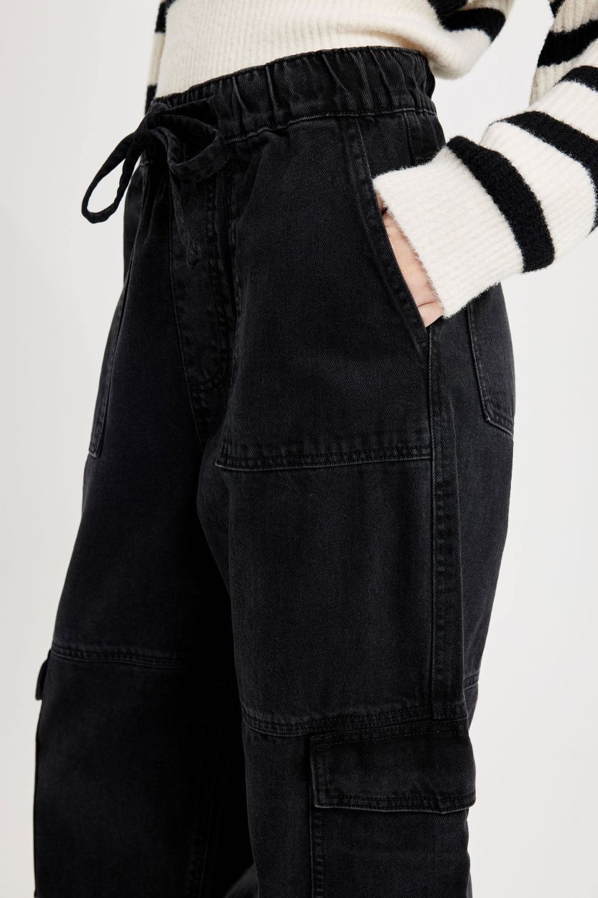 Kadın Siyah Jogger Yüksek Bel Kargo Cepli Bilek Boy Jean Pantolon