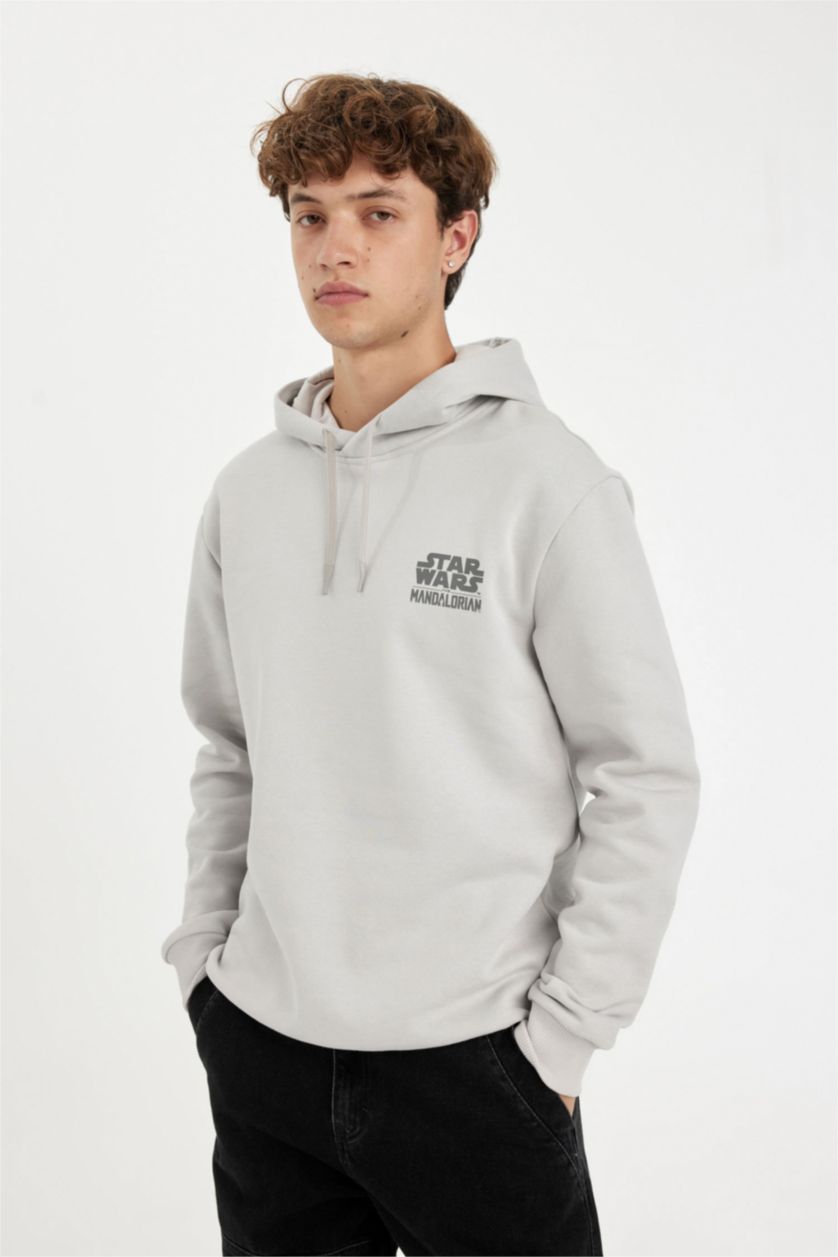 Erkek Açık Gri Star Wars-Mandalorian Regular Fit Kapüşonlu Sırt Baskılı Sweatshirt