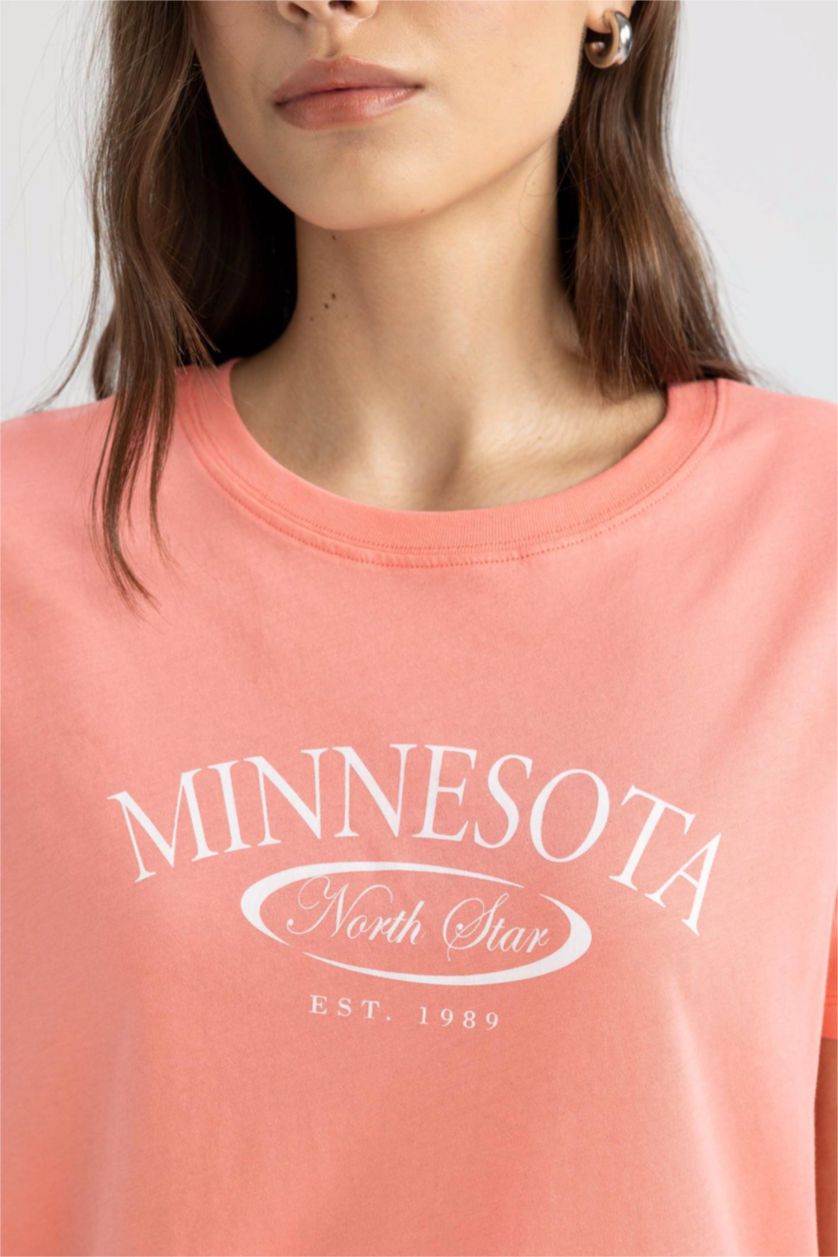 نساء زهري تيشيرت نص كم بطبعة شعار قصة عادية