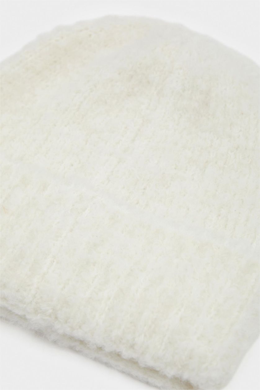 حريمي أبيض (000) ايس كاب حريمي