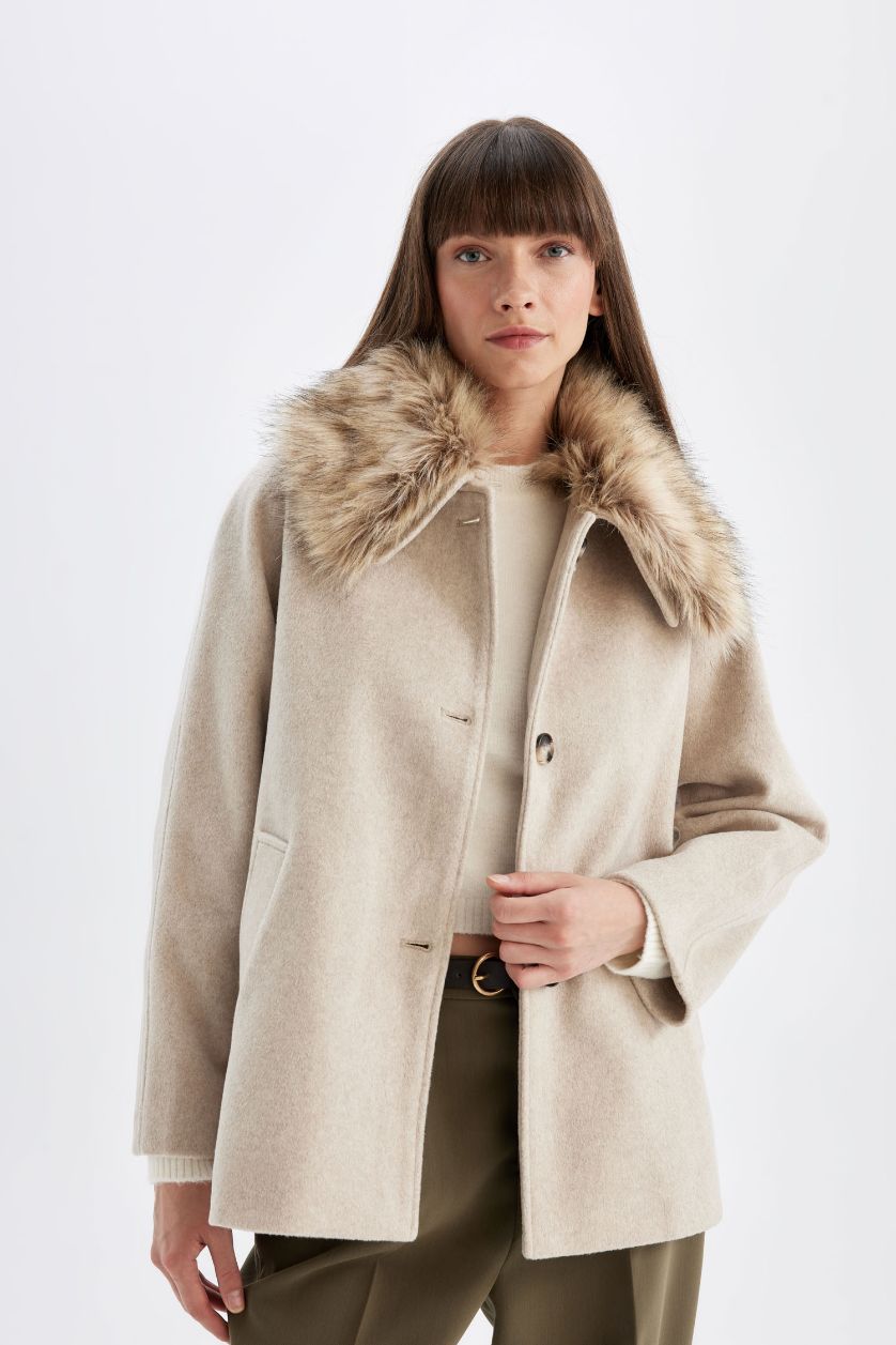 FEMME Beige Manteau court en laine avec col en fausse fourrure amovible à boutons et poches