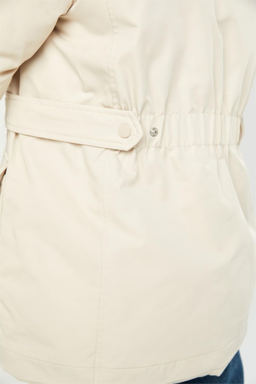 Kadın Ekru Su Geçirmez Mont Parka Kapüşonlu Suni Kürklü Fermuarlı Cepli