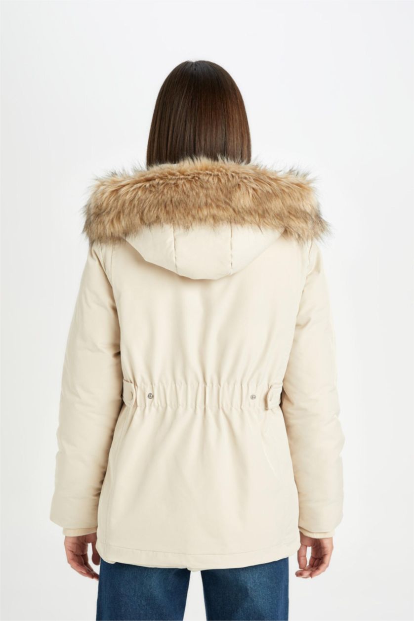 Kadın Ekru Su Geçirmez Mont Parka Kapüşonlu Suni Kürklü Fermuarlı Cepli