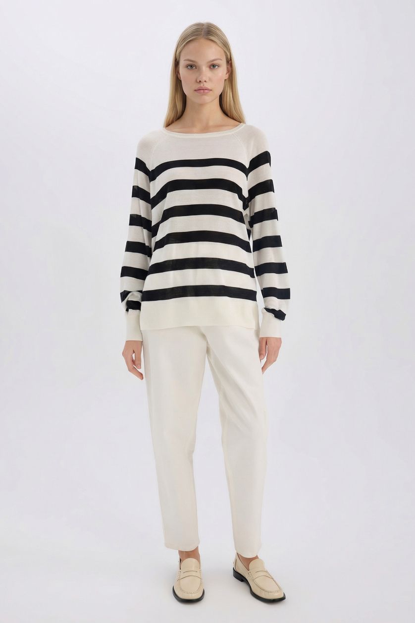 Kadın Ekru Regular Fit Kayık Yaka Çizgili Triko Kazak