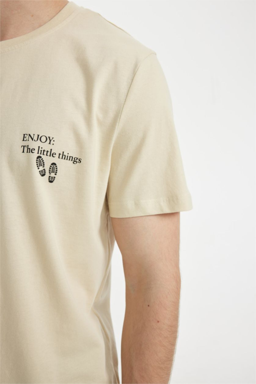 Erkek Bej %100 Pamuk Slim Fit Dar Kesim Bisiklet Yaka Baskılı Kısa Kollu Tişört