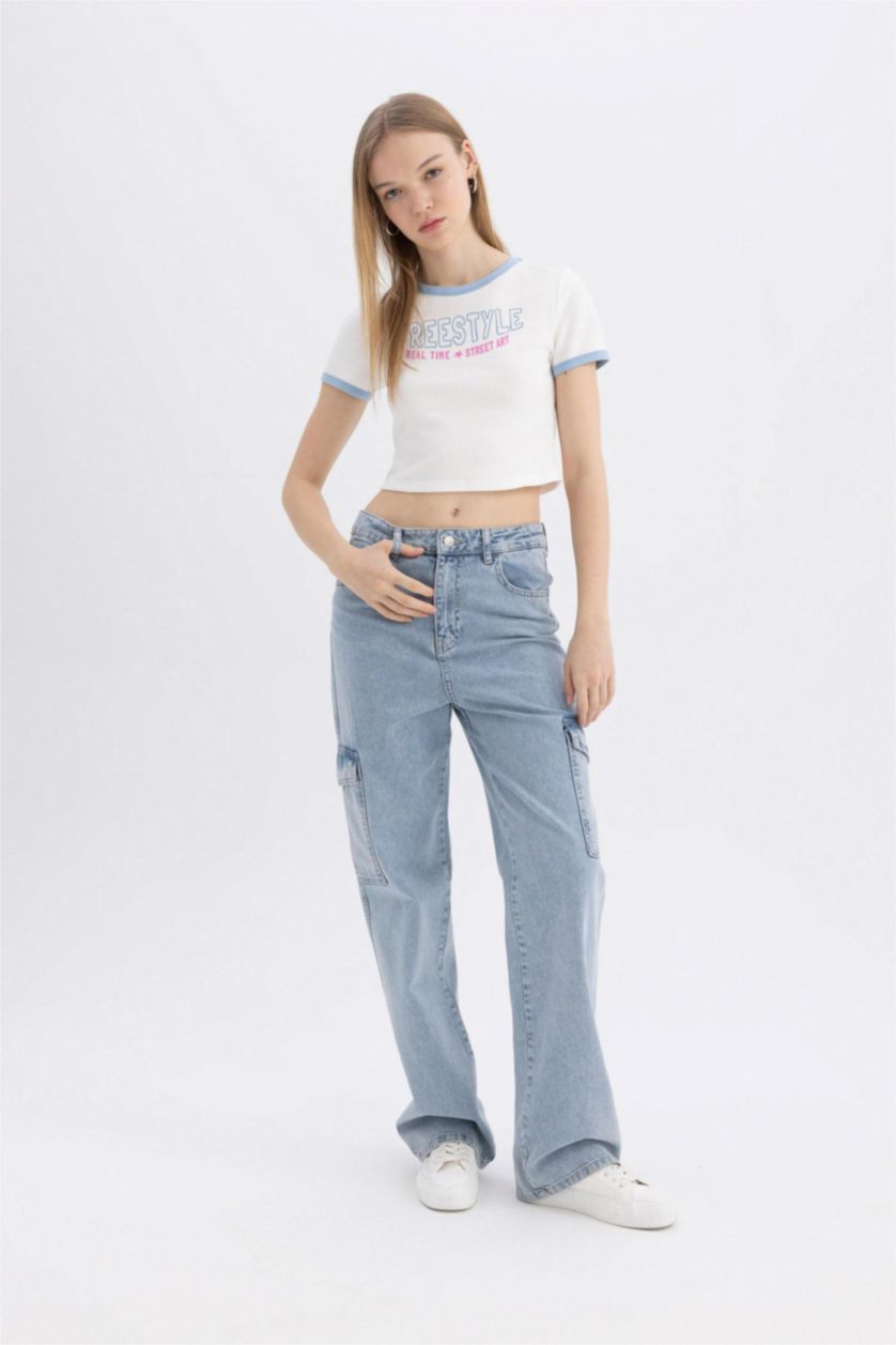 نساء اوف وايت تيشيرت نص كم مضلع سليم فيت برقبة مستديرة